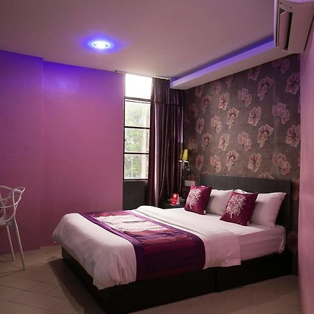 Oyo 176 Hotel Q Inn Петалинг Джая Екстериор снимка