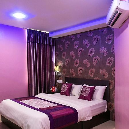 Oyo 176 Hotel Q Inn Петалинг Джая Екстериор снимка