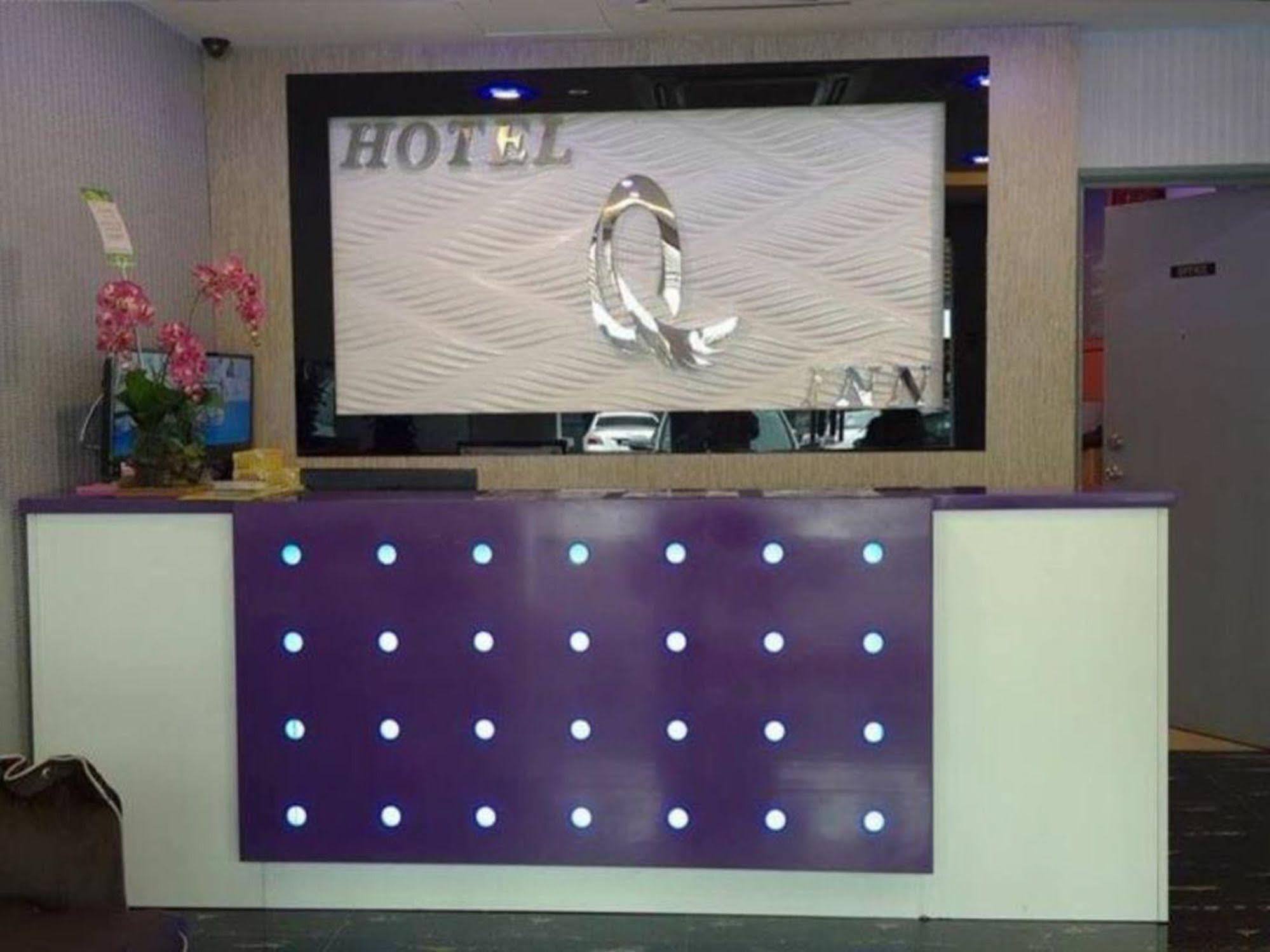 Oyo 176 Hotel Q Inn Петалинг Джая Екстериор снимка