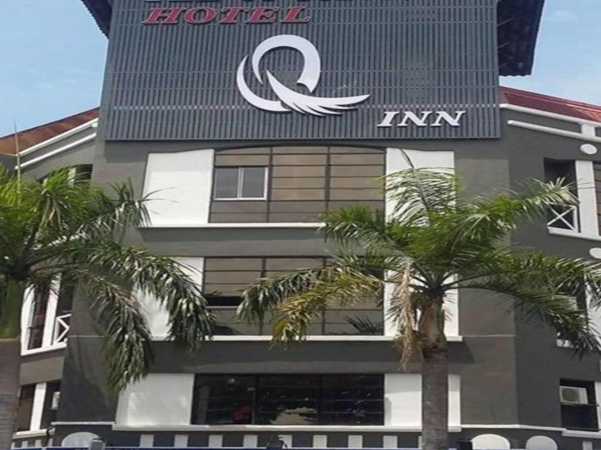 Oyo 176 Hotel Q Inn Петалинг Джая Екстериор снимка