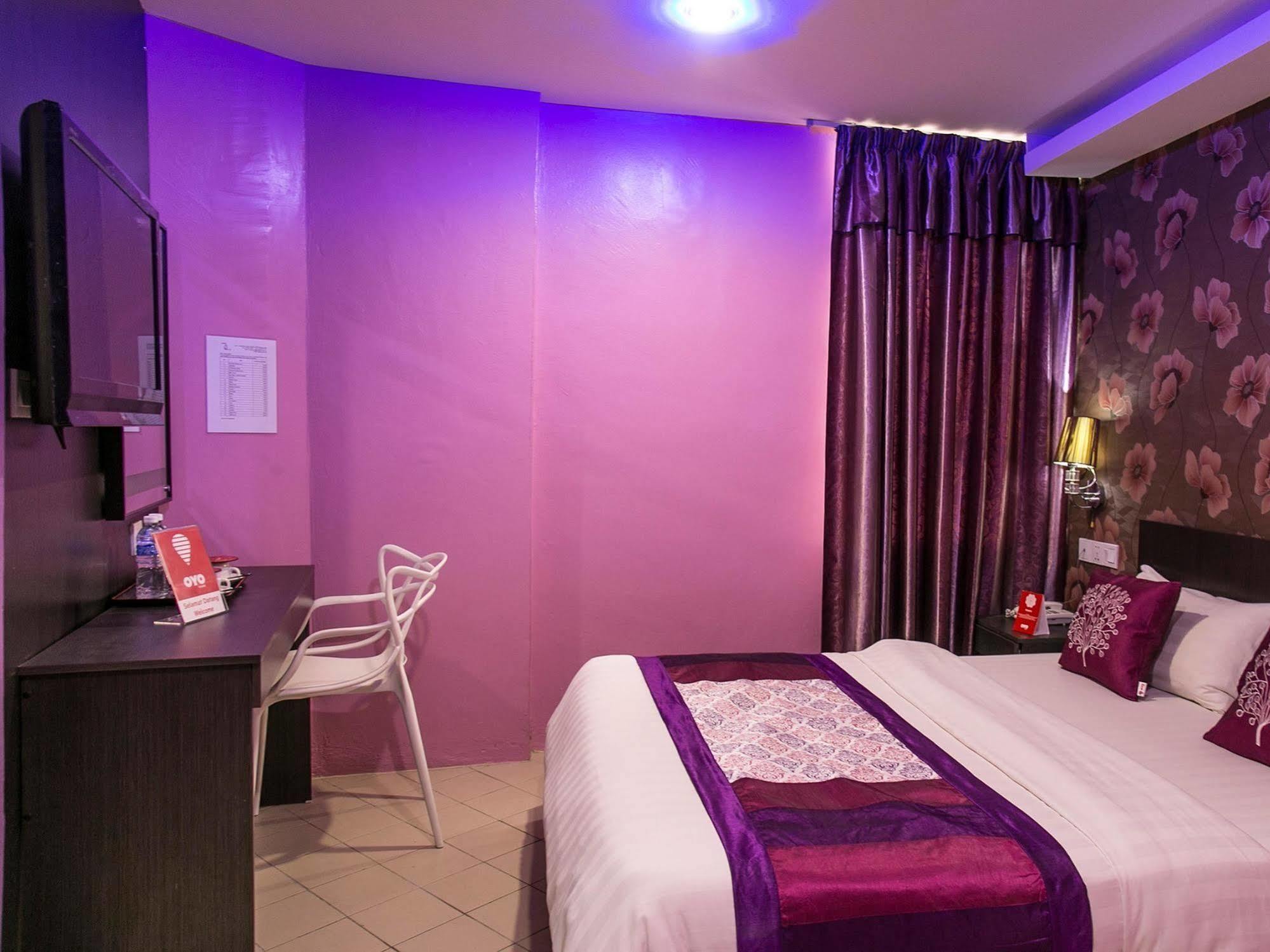 Oyo 176 Hotel Q Inn Петалинг Джая Екстериор снимка