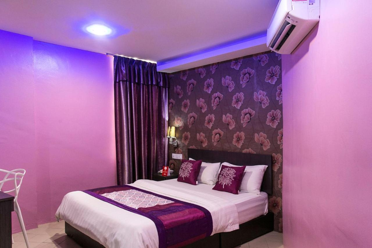 Oyo 176 Hotel Q Inn Петалинг Джая Екстериор снимка