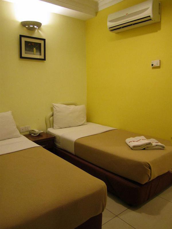Oyo 176 Hotel Q Inn Петалинг Джая Екстериор снимка