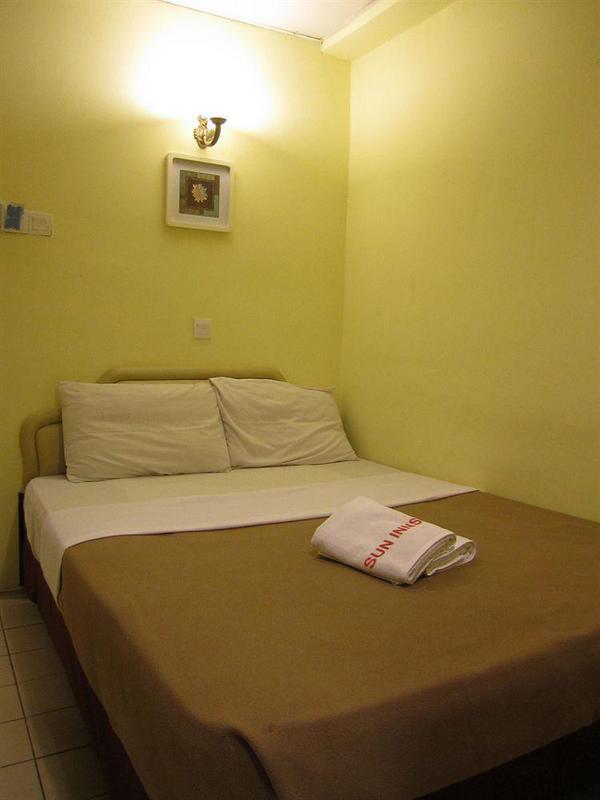 Oyo 176 Hotel Q Inn Петалинг Джая Екстериор снимка