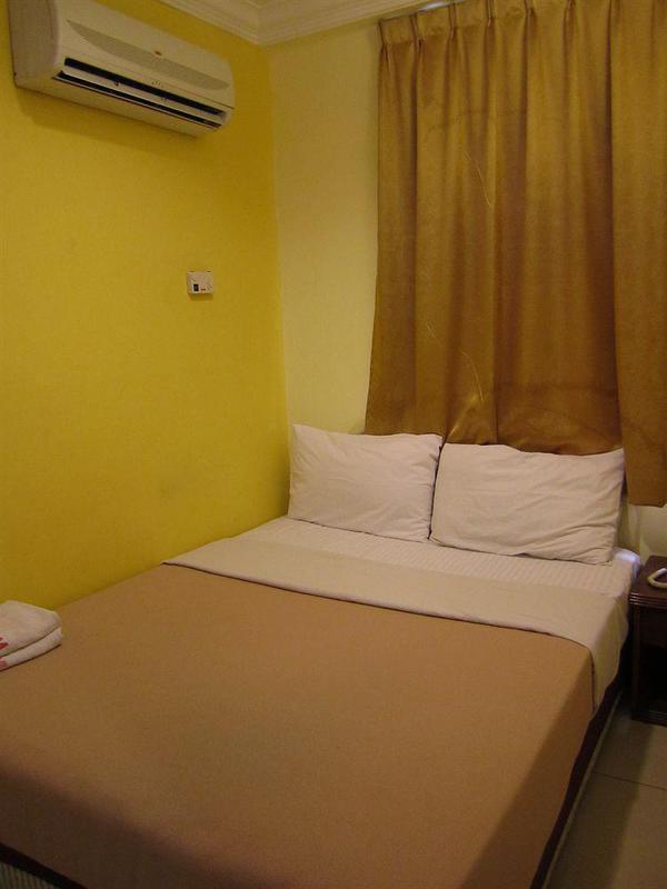 Oyo 176 Hotel Q Inn Петалинг Джая Екстериор снимка